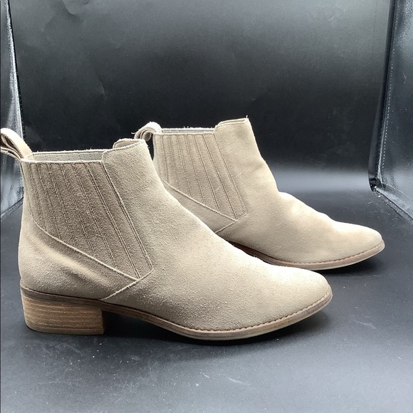 Dolce Vita Shoes - Women’s Dolce Vita Suede Booties Size 10